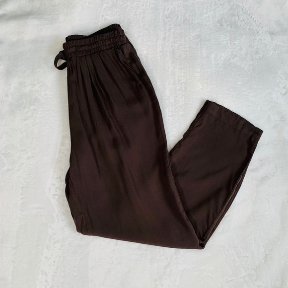 NWOT Dark green casual crop pants with pockets - Picture 2 of 3